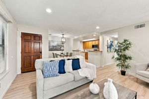 008_F8_4943 Conway Terrace