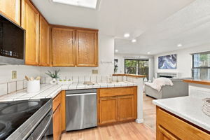 013_F8_4943 Conway Terrace