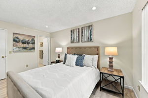 020_F8_4943 Conway Terrace