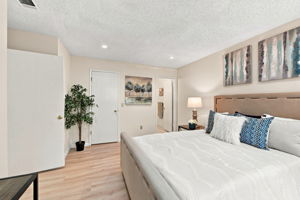 021_F8_4943 Conway Terrace