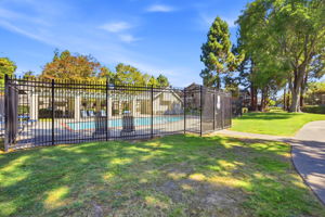 041_F8_4943 Conway Terrace