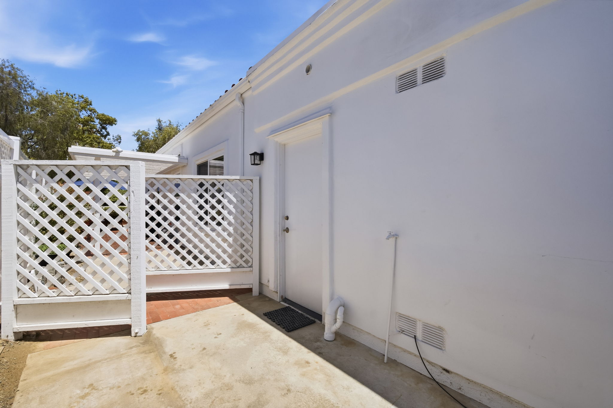 Backyard_Garage