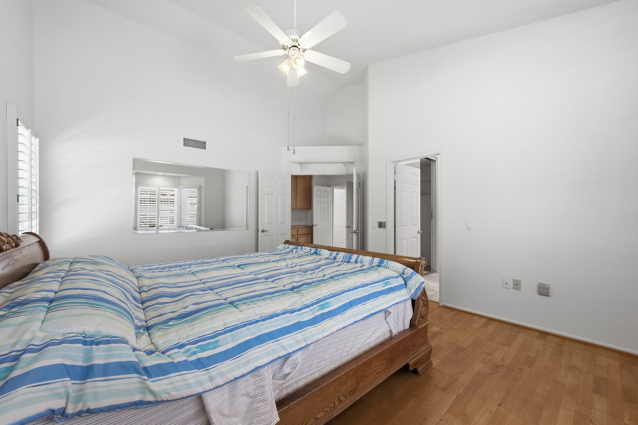 Primary Bedroom (3)