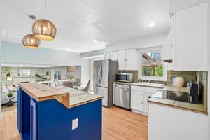 Cornwall Dr-S1206-013.jpg