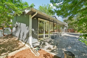 Cornwall Dr-S1206-045.jpg