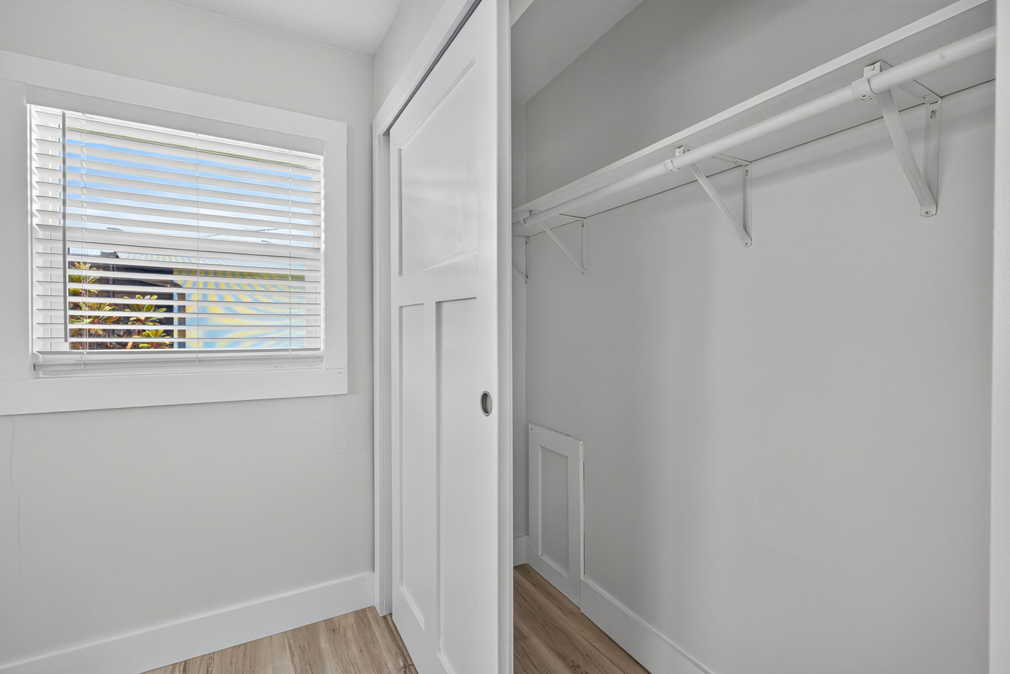 Guest Bedroom 1 - Closet