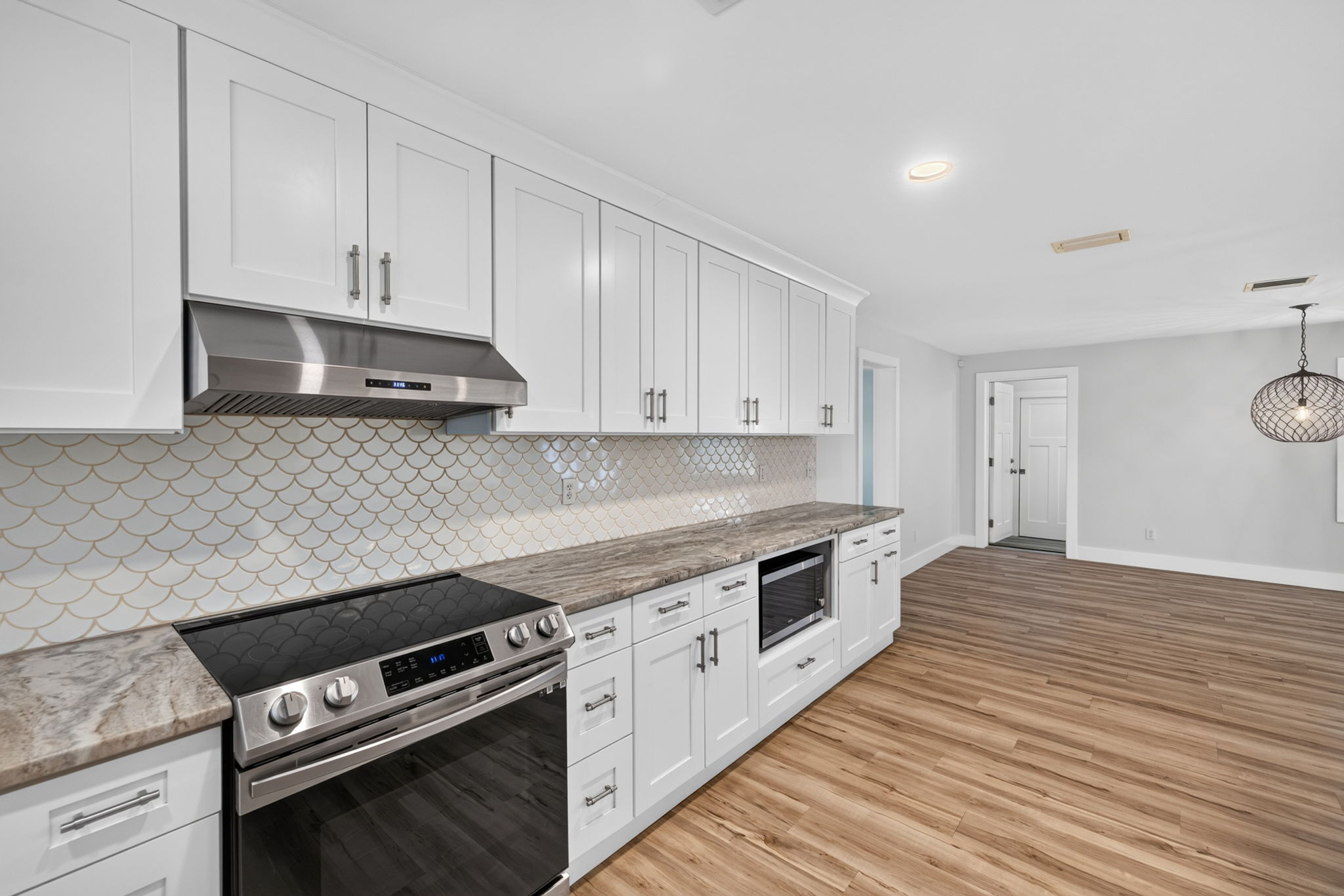 Kitchen 3 of 5
