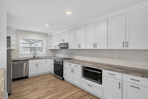 Kitchen 2 of 5