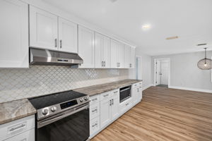 Kitchen 3 of 5
