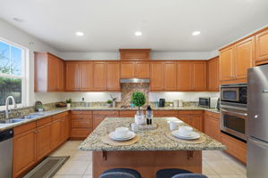 Kitchen/Breakfast Bar