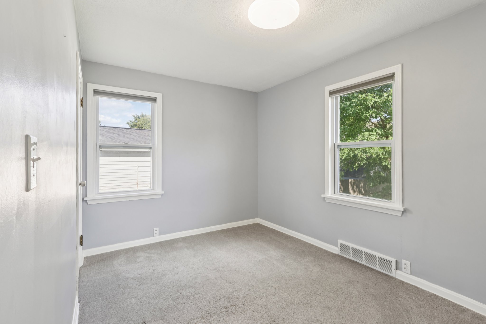 Hudson Dr-S0909-013.jpg