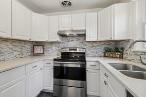 Hudson Dr-S0909-010.jpg