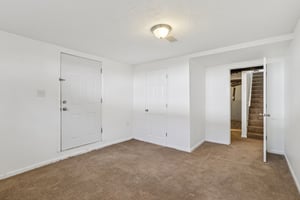 Hudson Dr-S0909-018.jpg