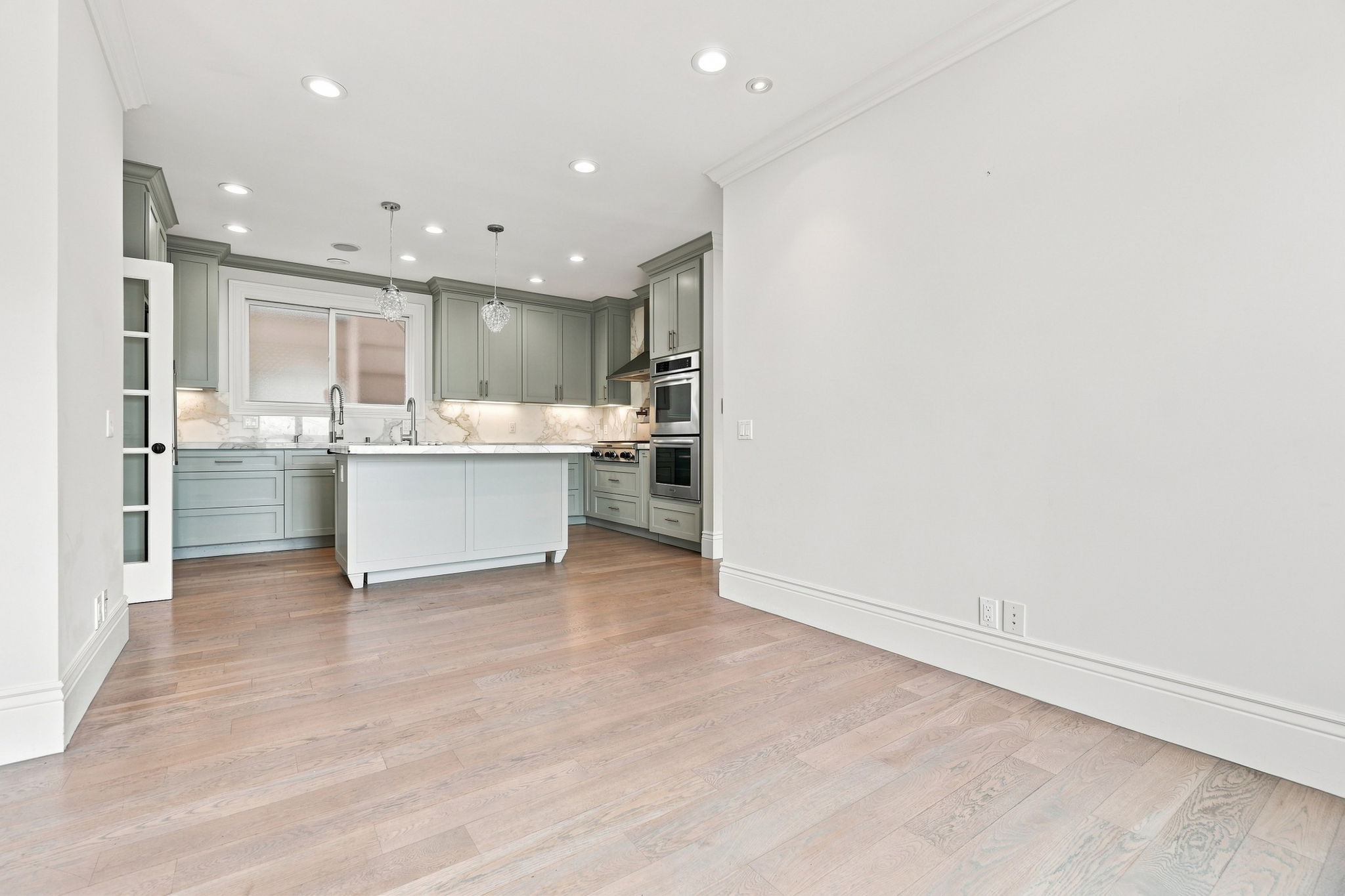 016_F8_496 38th Ave