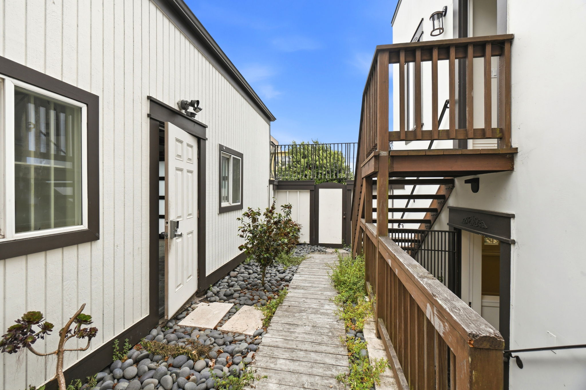 059_F8_496 38th Ave