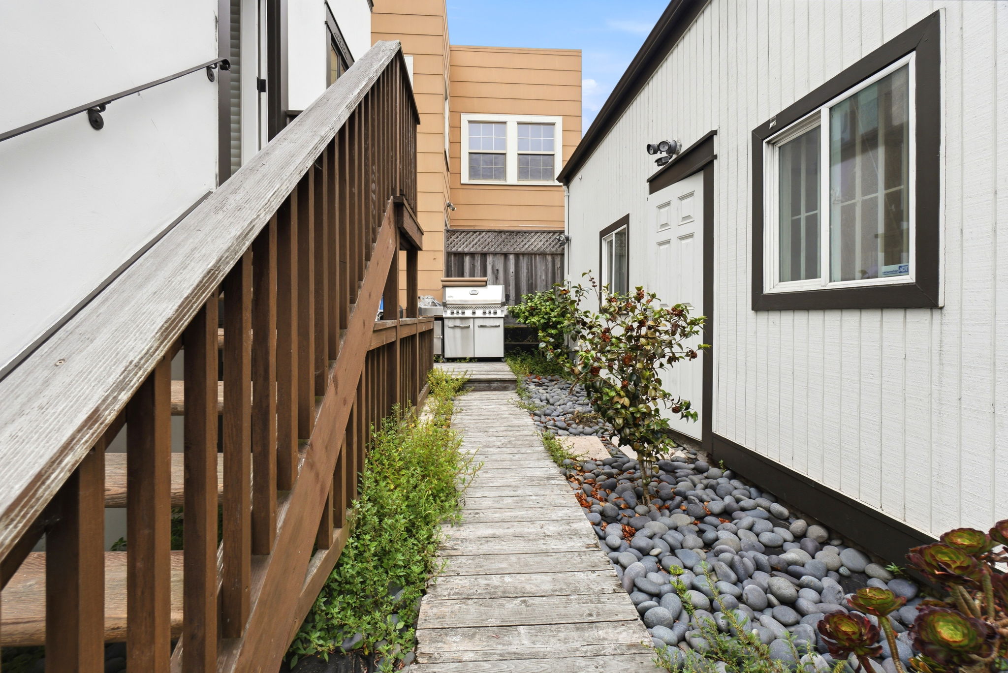 060_F8_496 38th Ave