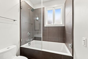 050_F8_496 38th Ave