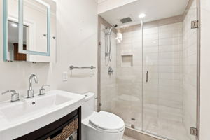 052_F8_496 38th Ave