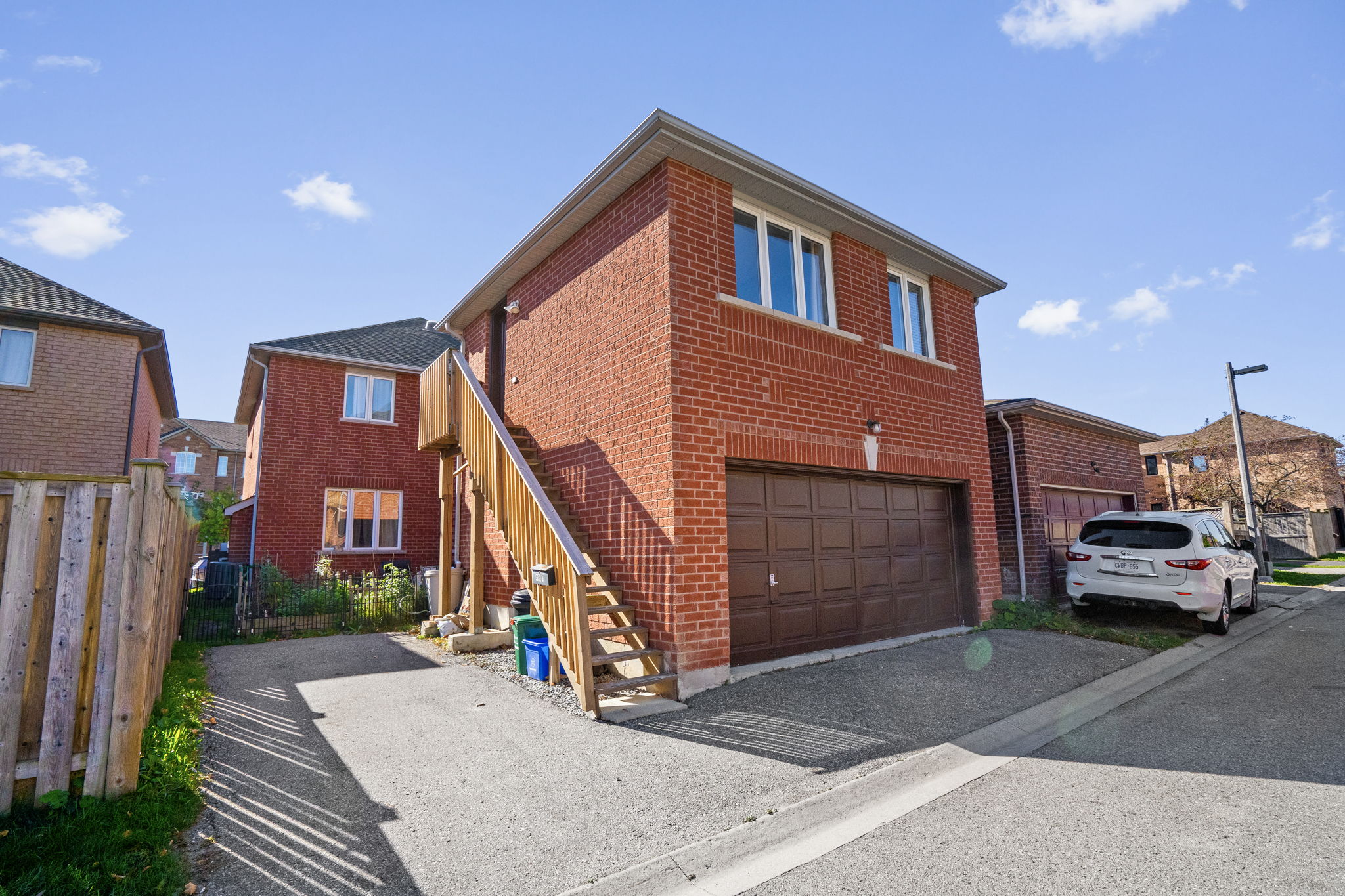 Coach house on 2nd level