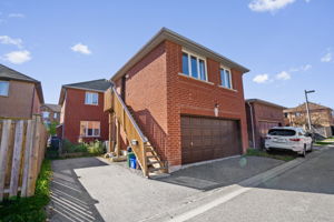 Coach house on 2nd level