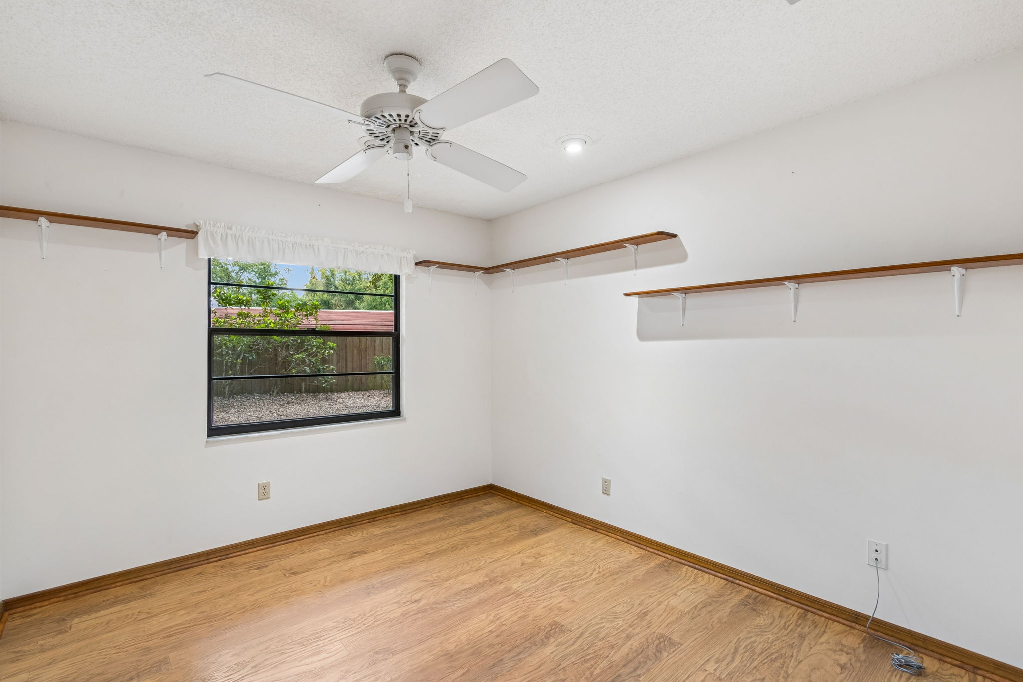 Bedroom 2/office