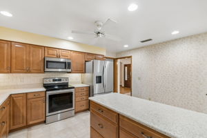 Tiled backsplash and undercabinet lighting