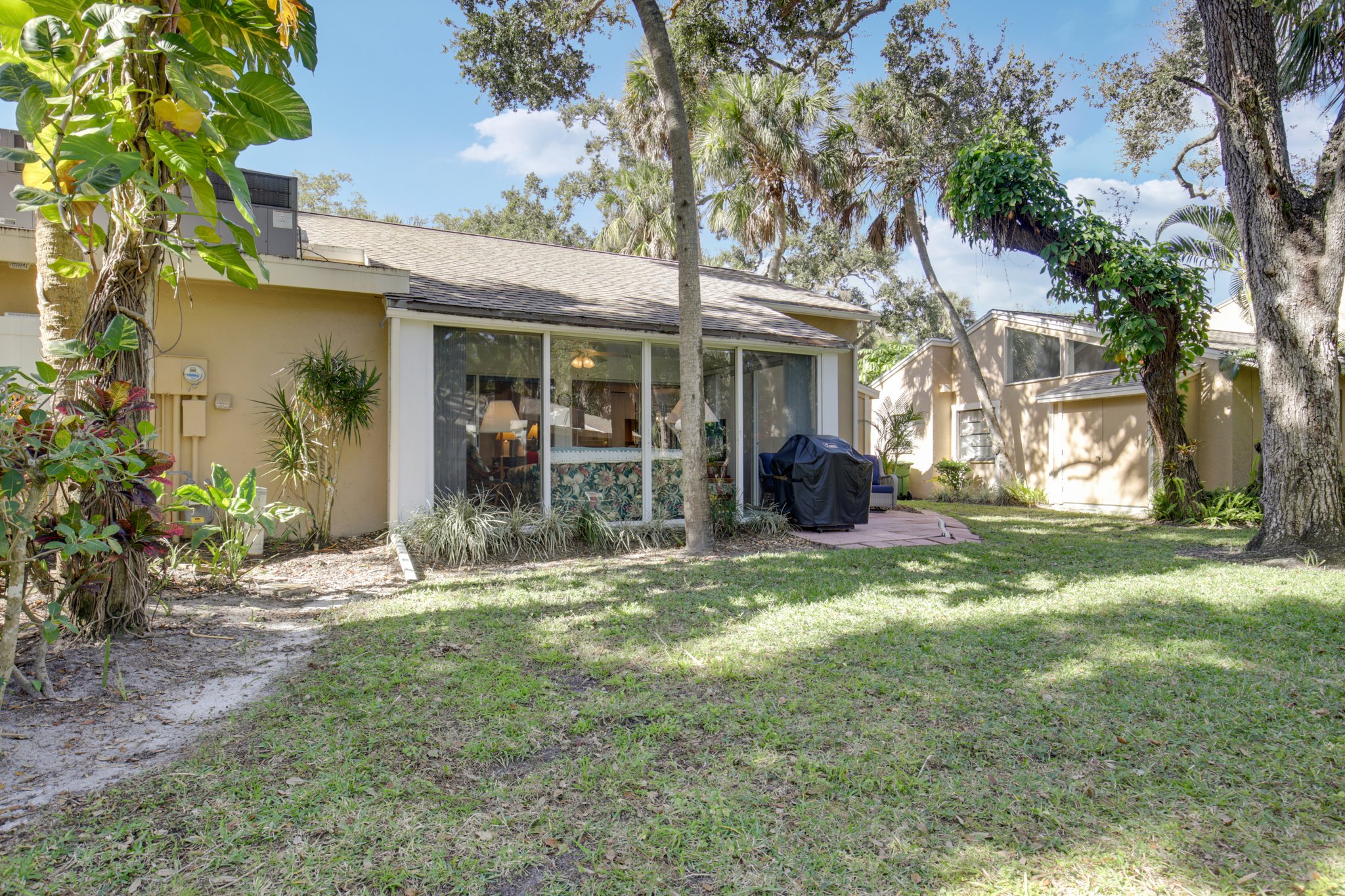 Village Garden Dr 141-S0901-027.jpg