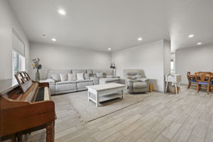  Photo 0