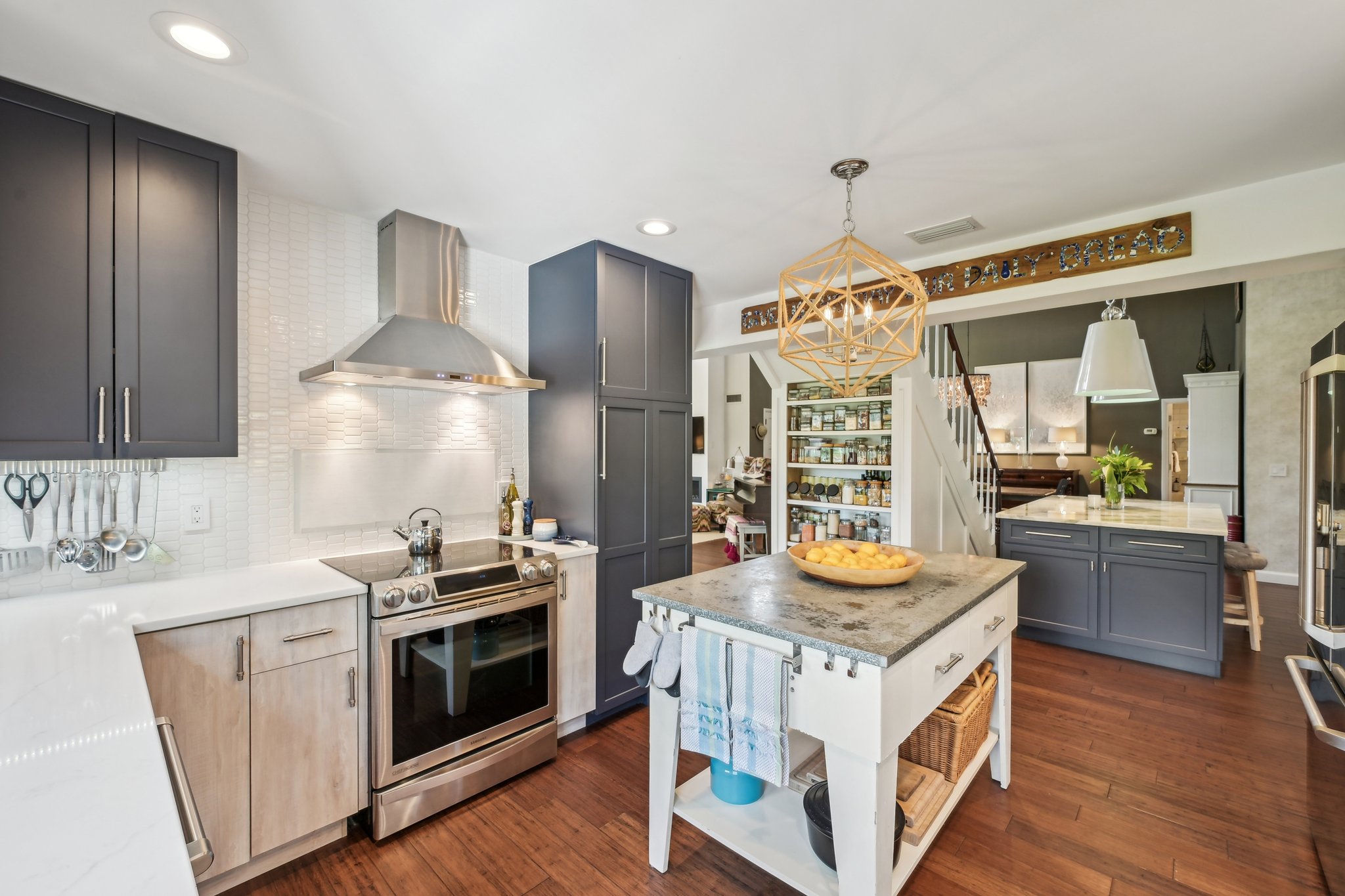 Empire Ave-0105-017.jpg