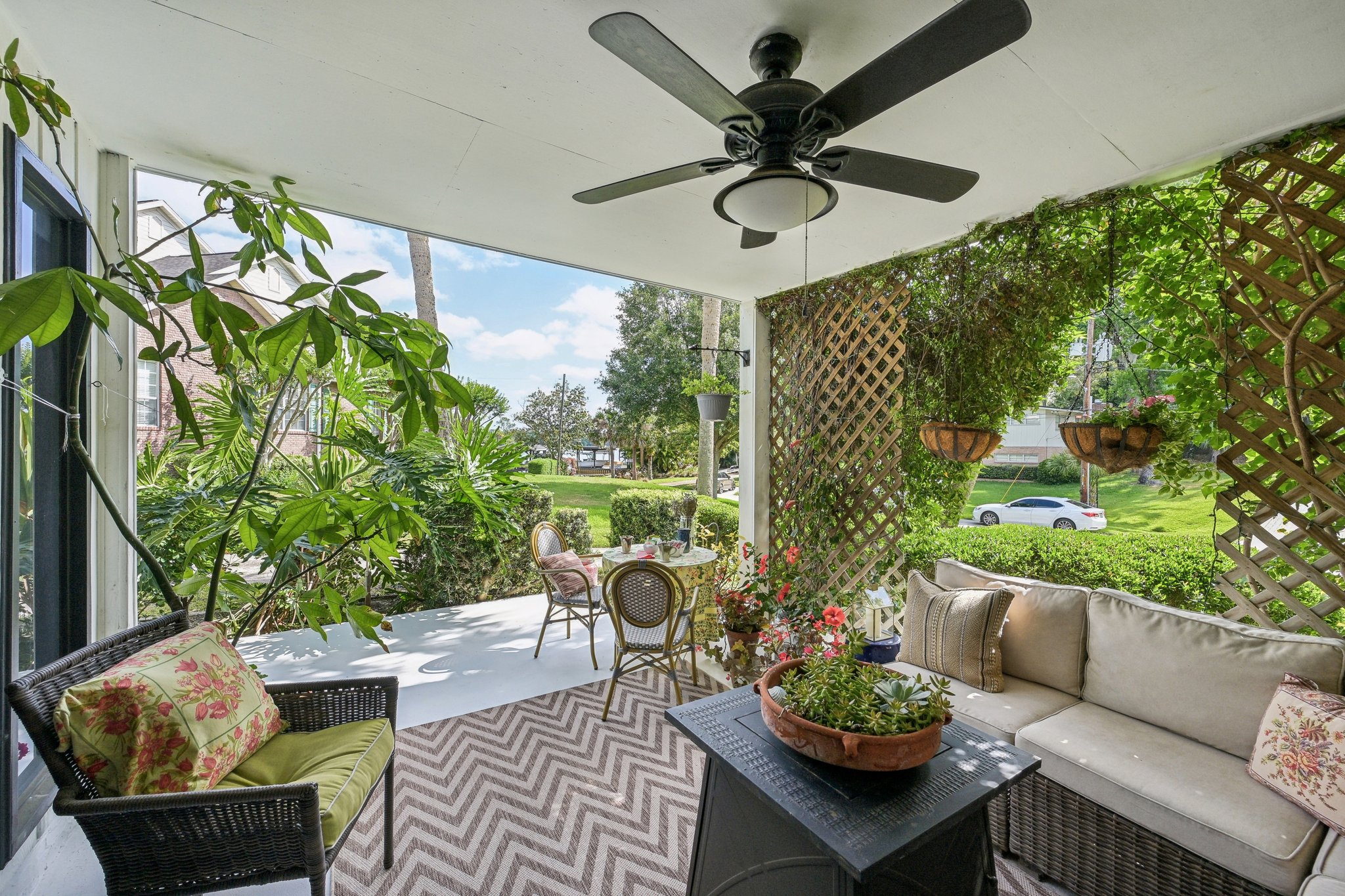 Empire Ave-0105-052.jpg