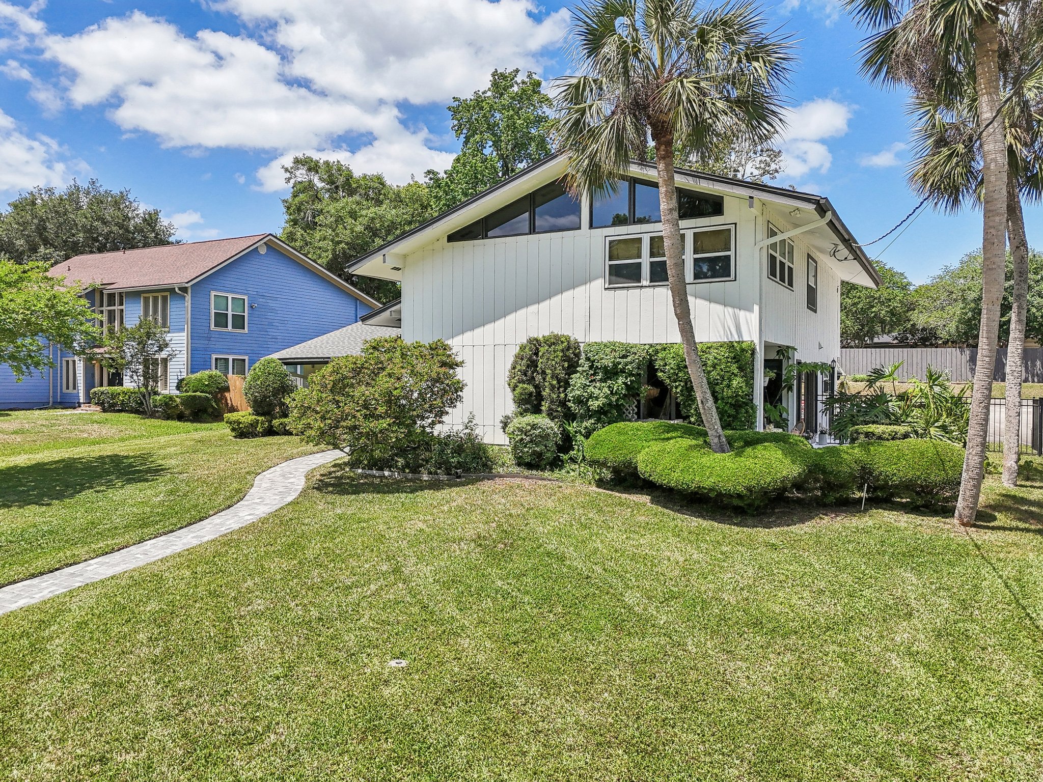 Empire Ave-0105-058.jpg