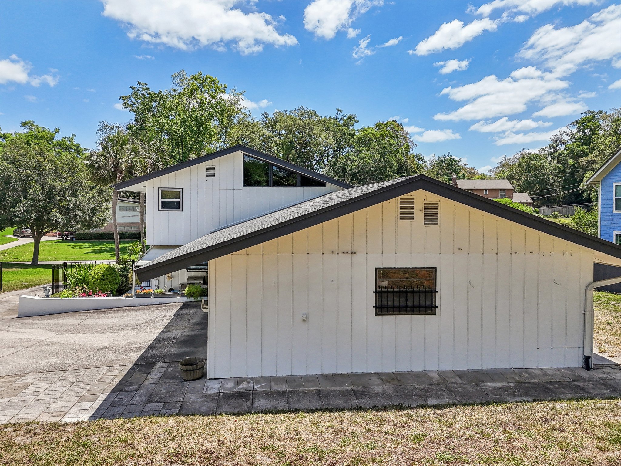 Empire Ave-0105-062.jpg