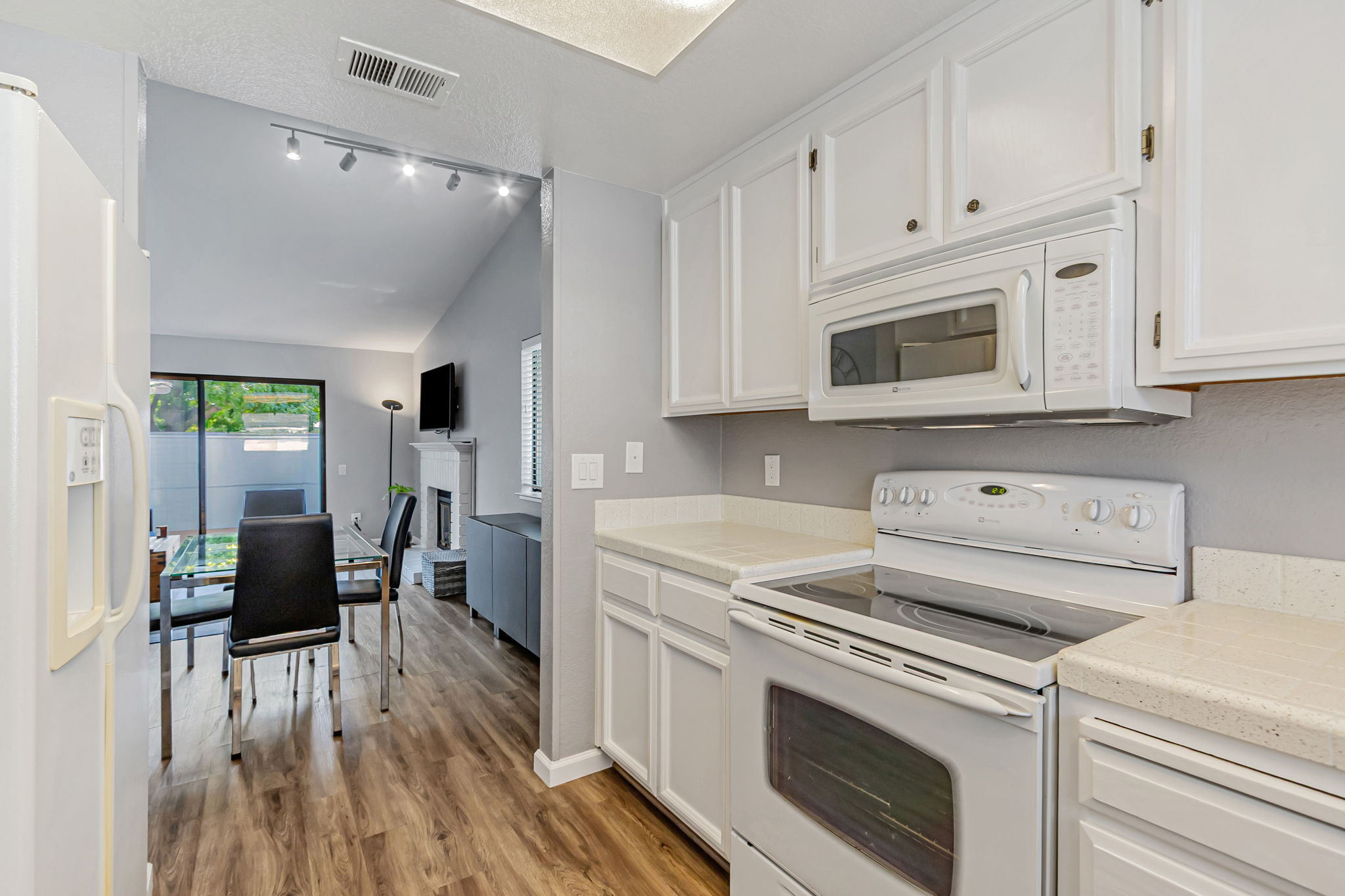 Kitchen / Dining Area