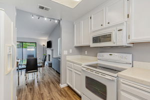 Kitchen / Dining Area
