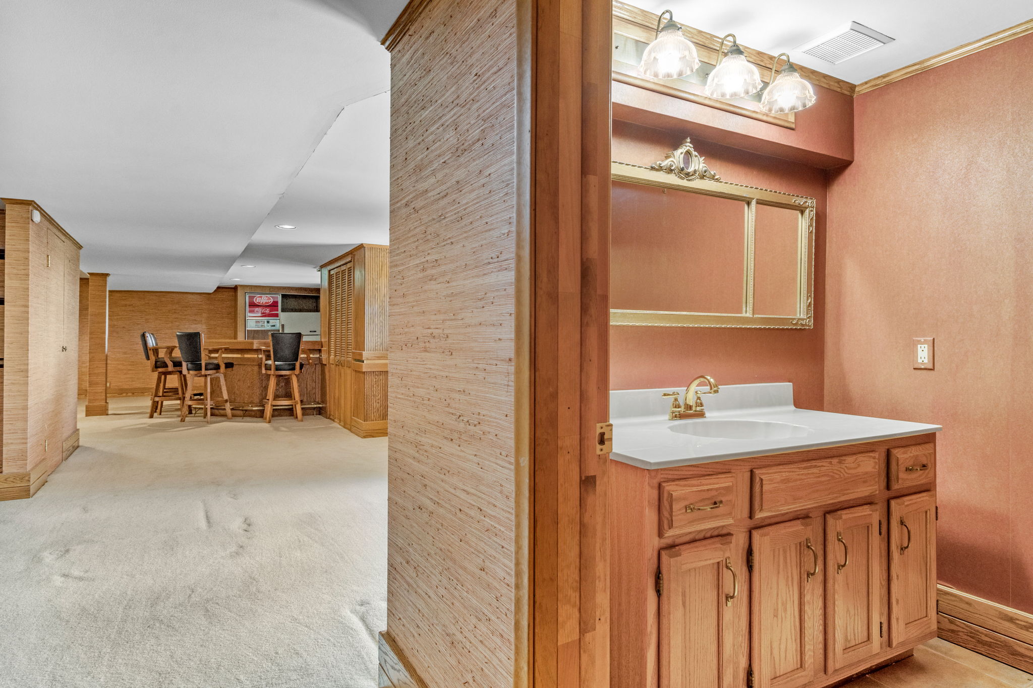 Convenient lower level full bath