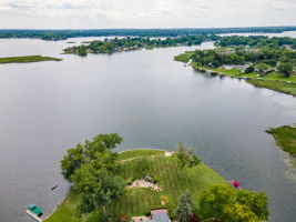 One of the few peninsula end properties in Oakland county