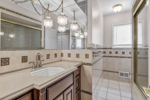 Main level full bath