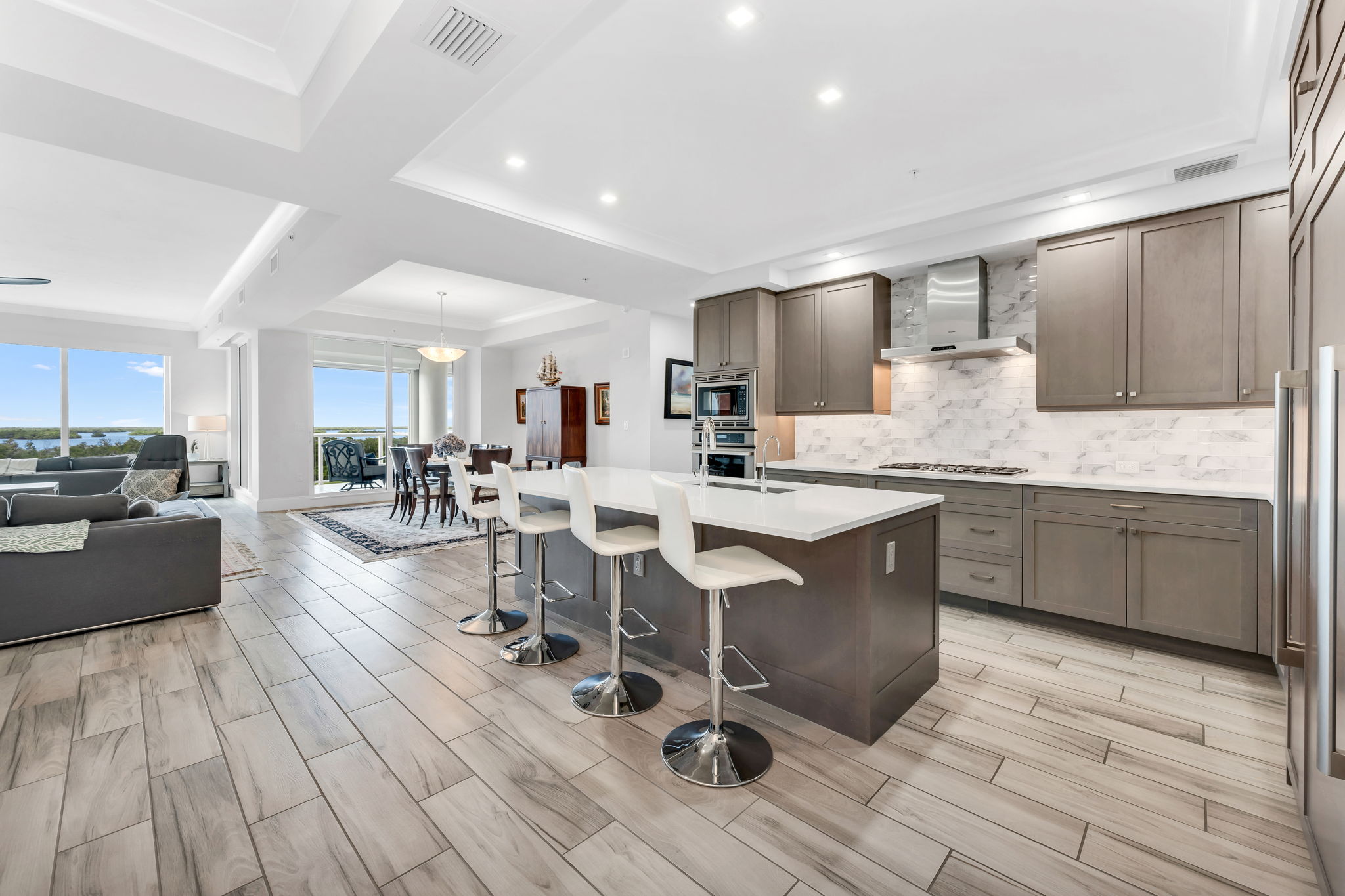 Breakfast Bar - Kitchen