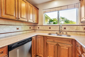 016_4977 Evans Ave