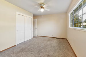 027_4977 Evans Ave
