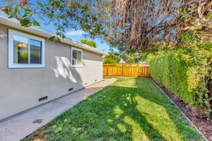 038_4977 Evans Ave