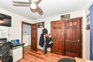 Photo 32