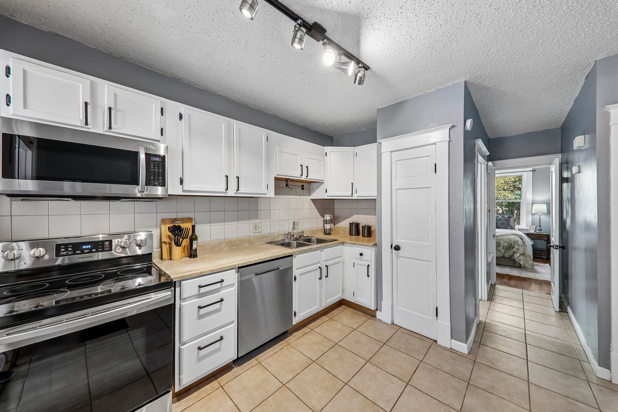 4978 Nagel Ave-S0909-014.jpg