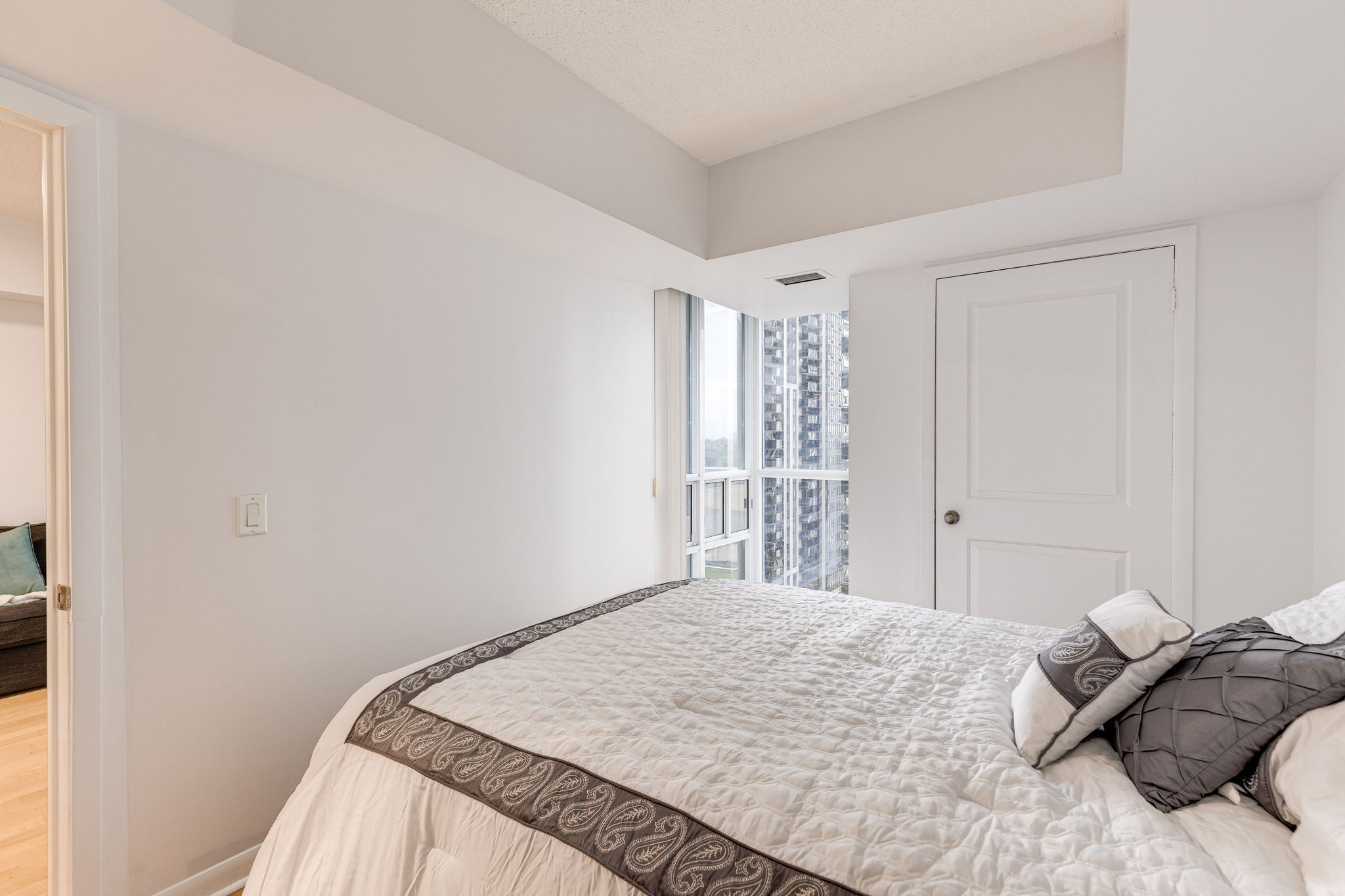 Toronto property showcase — delivered property photograph 12