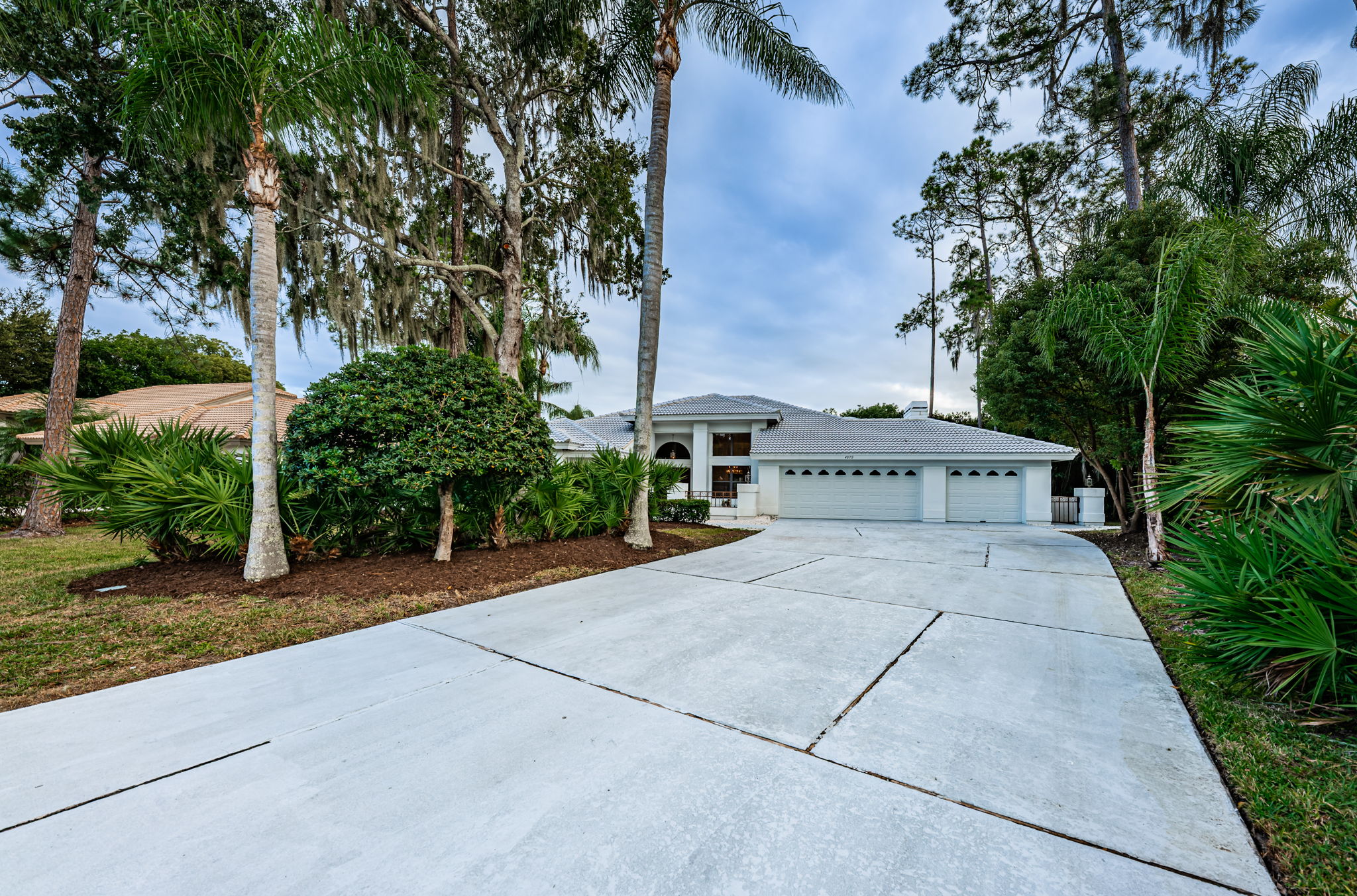 Front Exterior4-5