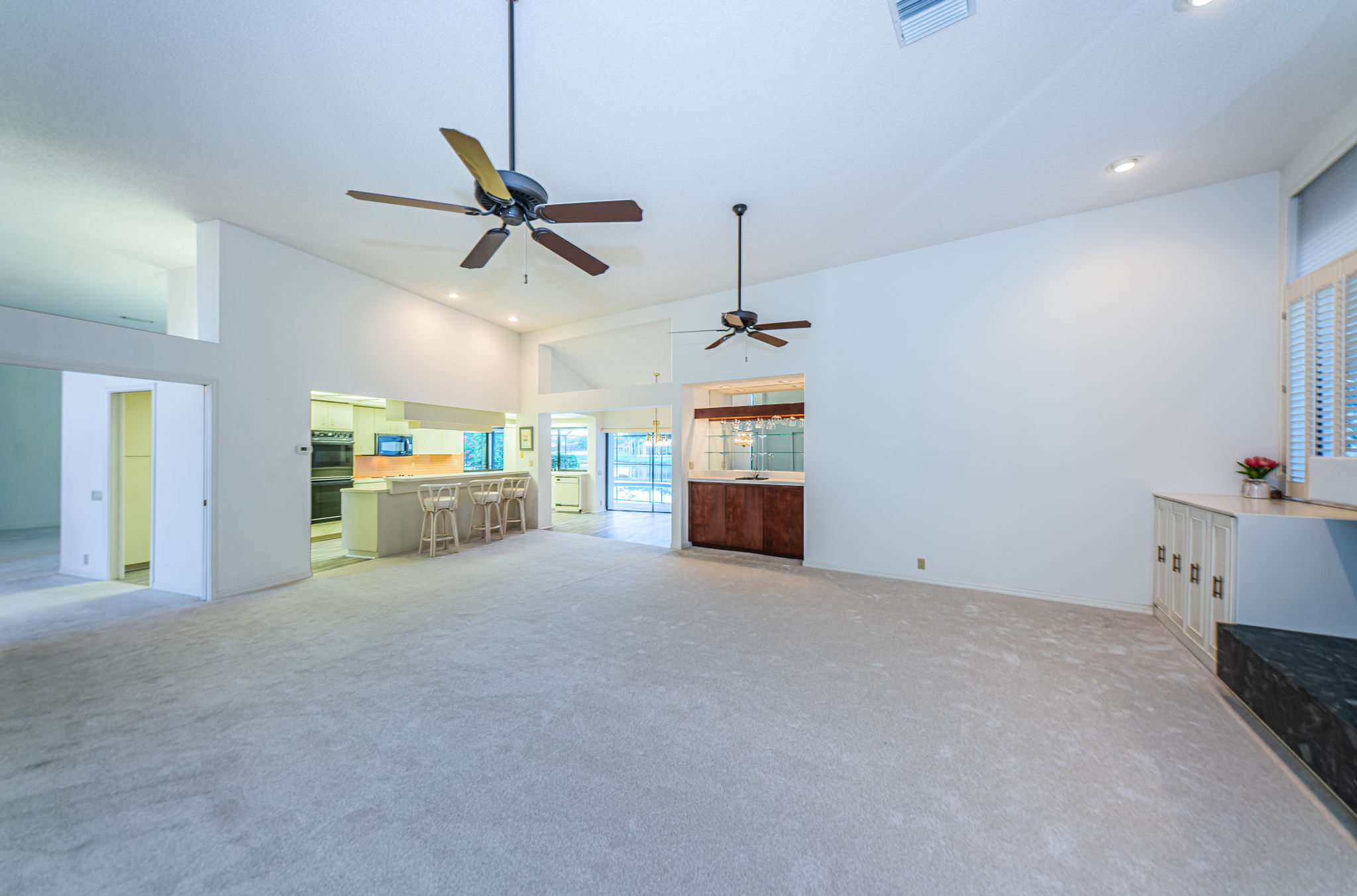 Family Room2-2