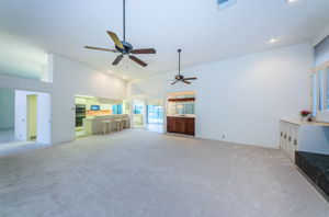 Family Room2-2
