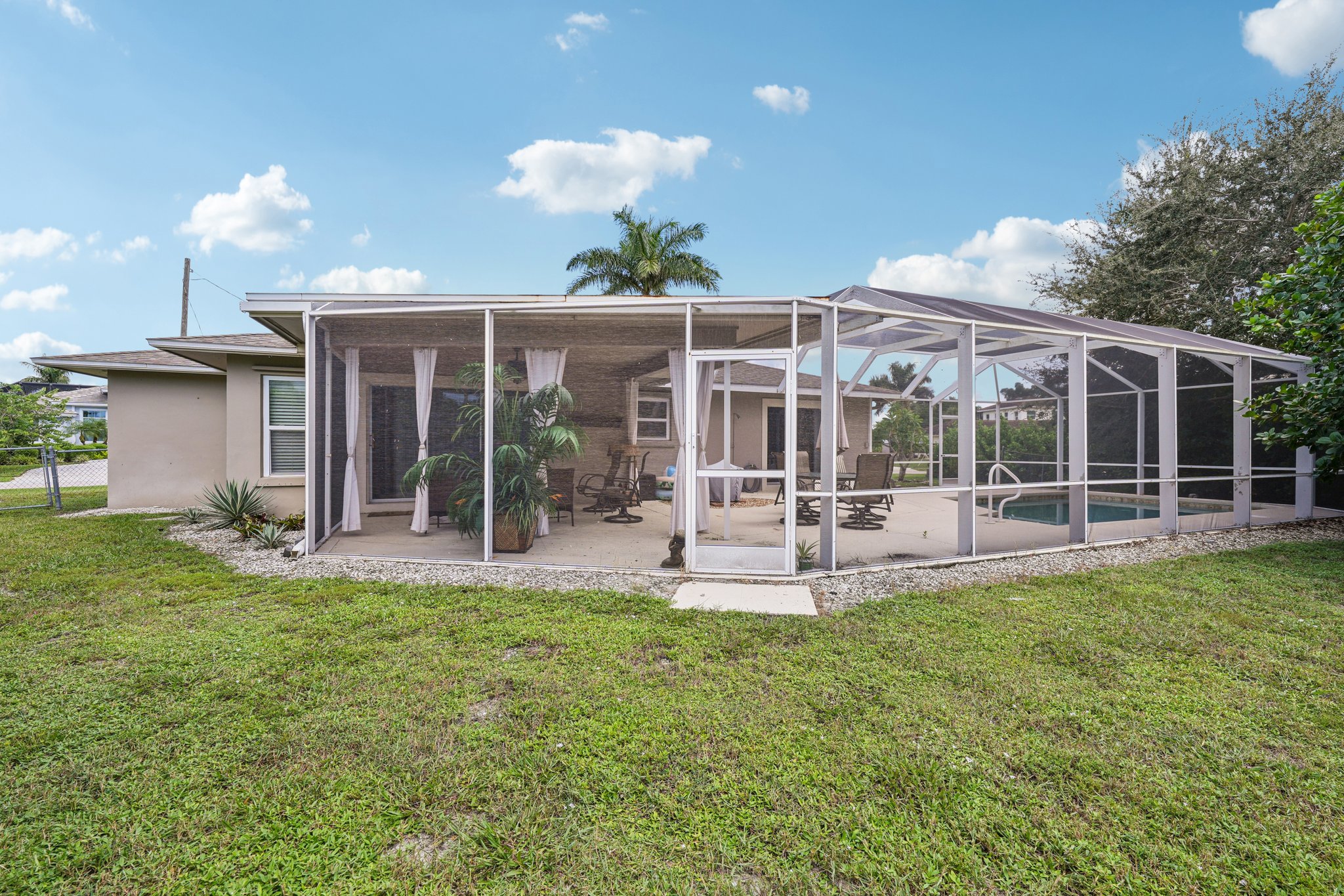 Echo Cir-S0810-037.jpg