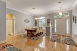 Dining Room / Foyer