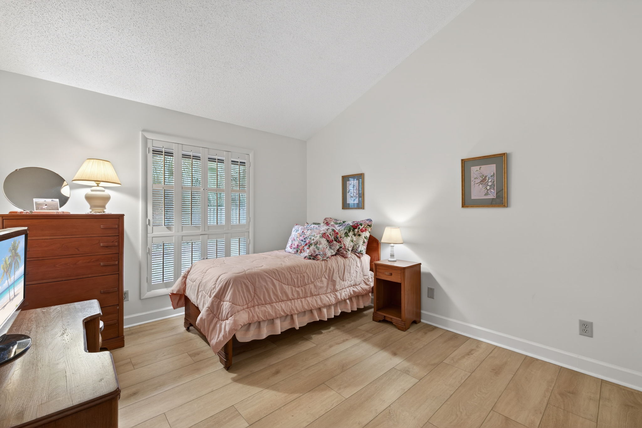 Guest Bedroom 2 - 1 of 2